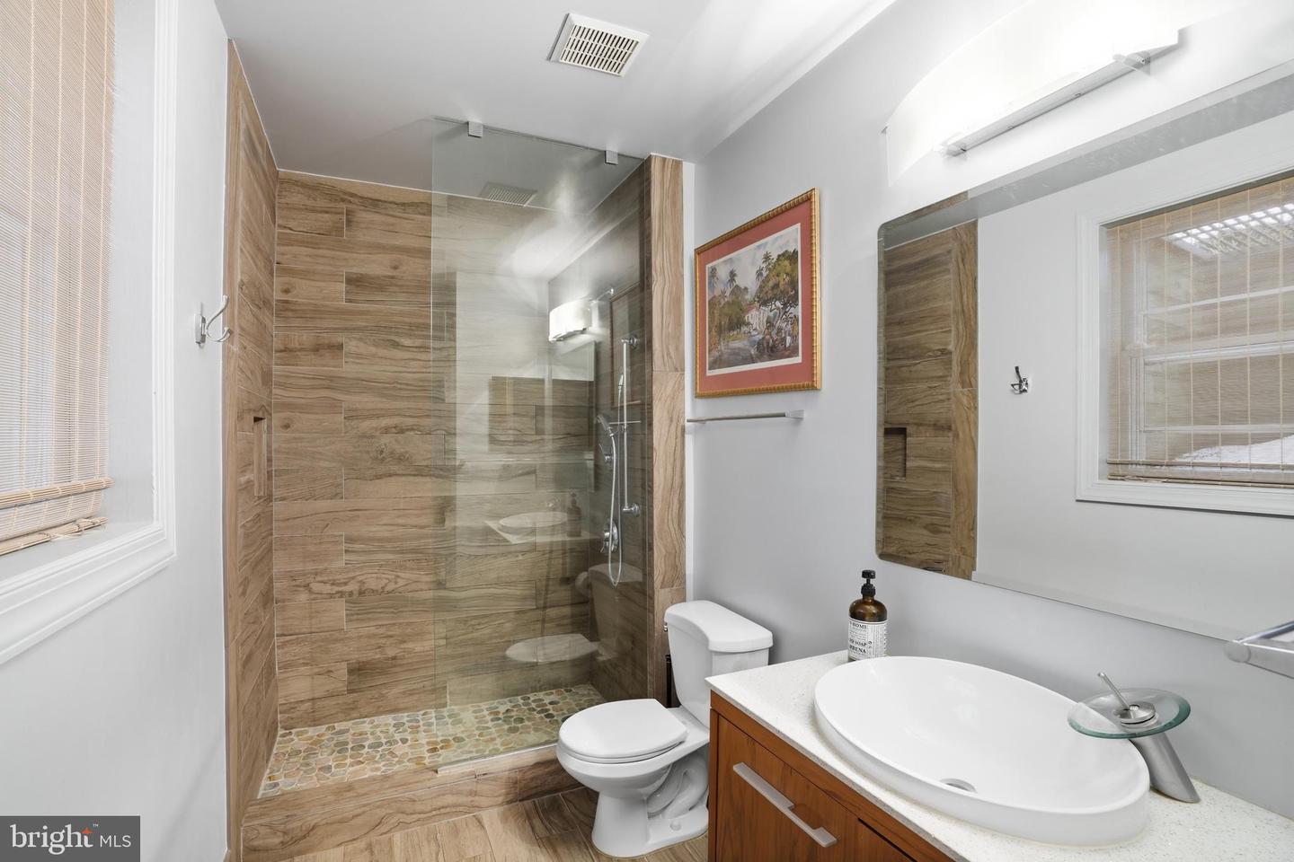 6035 CRIMSON CT, MCLEAN, Virginia 22101, 6 Bedrooms Bedrooms, ,5 BathroomsBathrooms,Residential,For sale,6035 CRIMSON CT,VAFX2278864 MLS # VAFX2278864