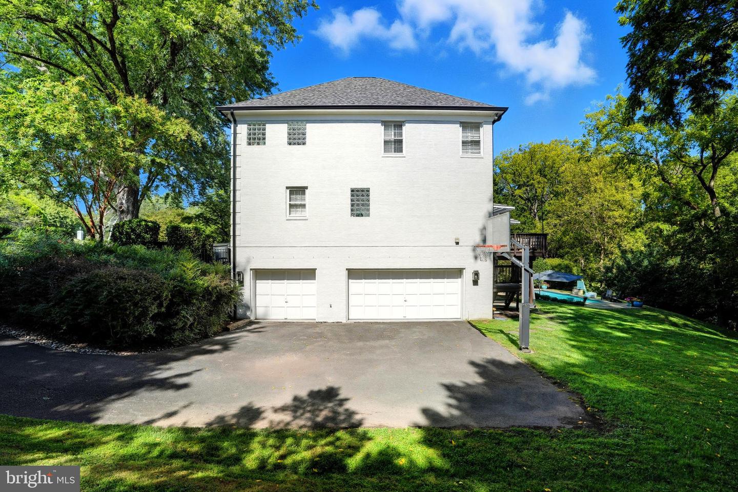 6035 CRIMSON CT, MCLEAN, Virginia 22101, 6 Bedrooms Bedrooms, ,5 BathroomsBathrooms,Residential,For sale,6035 CRIMSON CT,VAFX2278864 MLS # VAFX2278864