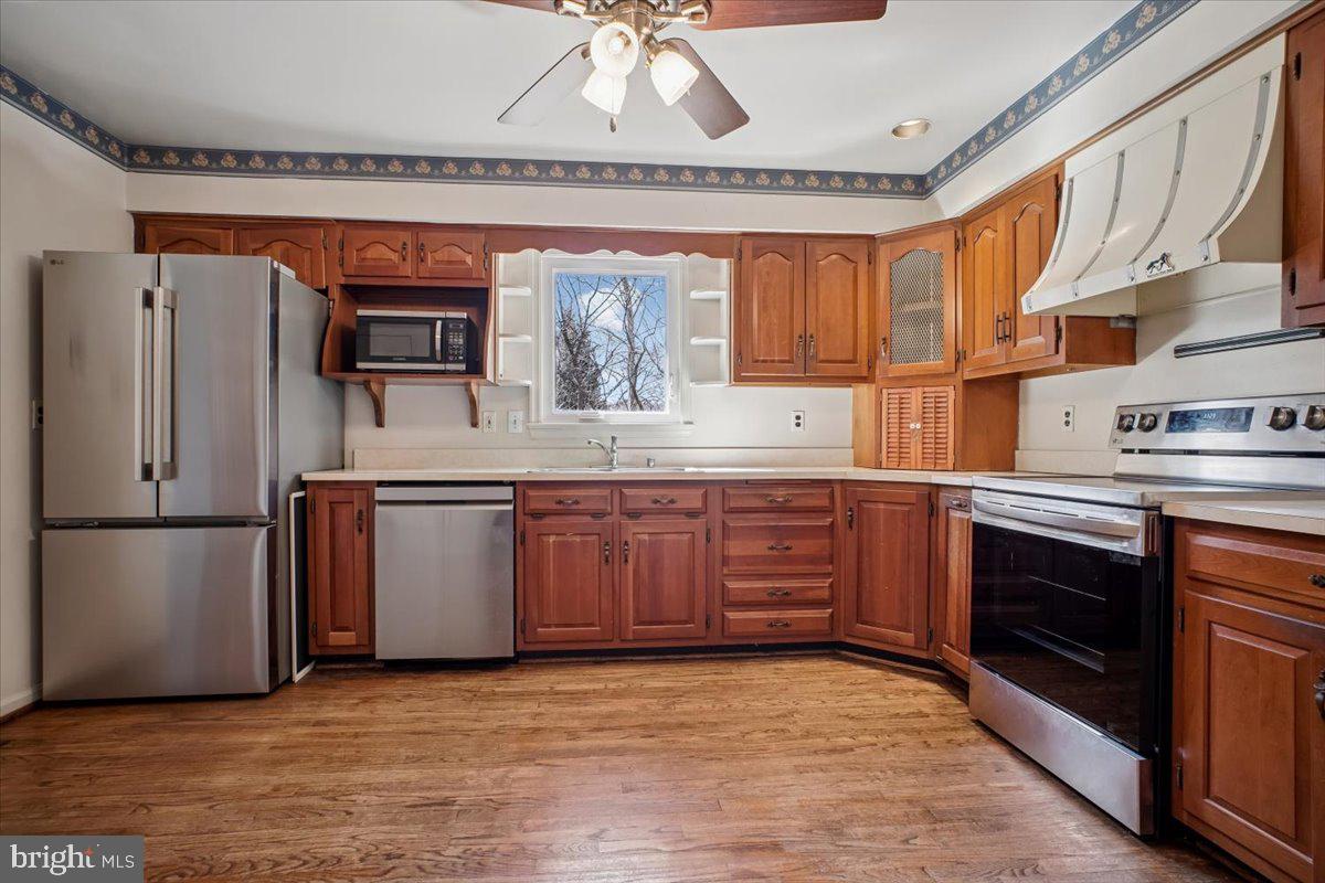 6725 ALPINE DR, ANNANDALE, Virginia 22003, 4 Bedrooms Bedrooms, ,2 BathroomsBathrooms,Residential,For sale,6725 ALPINE DR,VAFX2281434 MLS # VAFX2281434