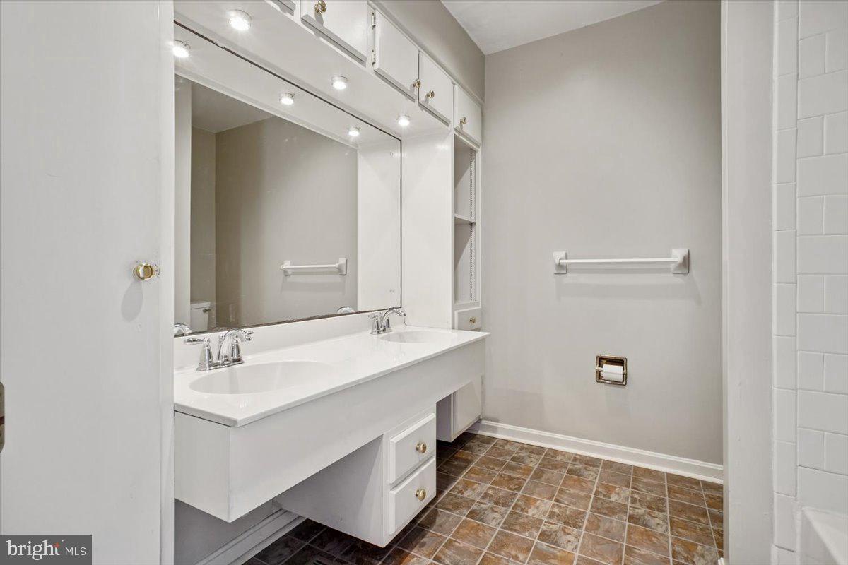 6725 ALPINE DR, ANNANDALE, Virginia 22003, 4 Bedrooms Bedrooms, ,2 BathroomsBathrooms,Residential,For sale,6725 ALPINE DR,VAFX2281434 MLS # VAFX2281434