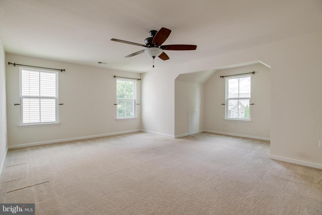 2032 MAGNOLIA CIR, CULPEPER, Virginia 22701, 5 Bedrooms Bedrooms, ,2 BathroomsBathrooms,Residential,2032 MAGNOLIA CIR,VACU2012840 MLS # VACU2012840