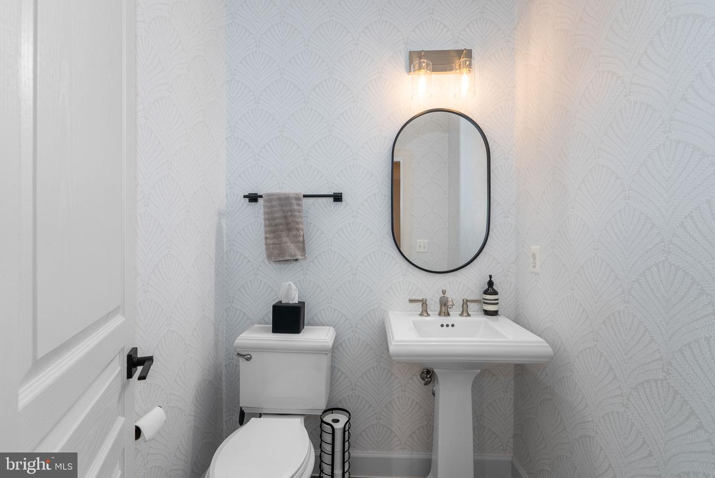 2503 S KENMORE CT, ARLINGTON, Virginia 22206, 4 Bedrooms Bedrooms, ,3 BathroomsBathrooms,Residential,For sale,2503 S KENMORE CT,VAAR2066974 MLS # VAAR2066974