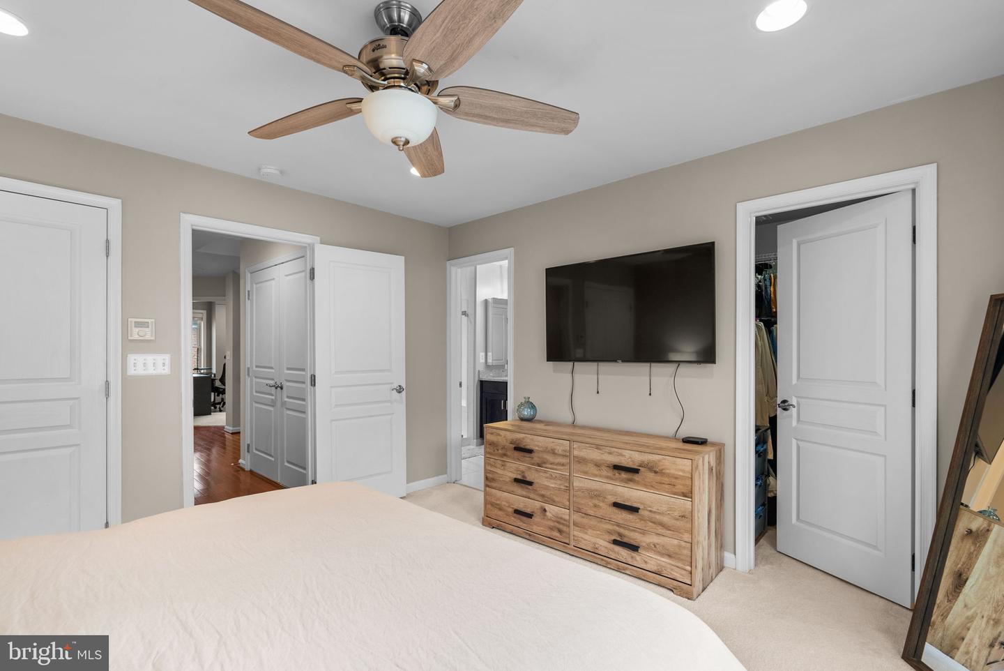 2503 S KENMORE CT, ARLINGTON, Virginia 22206, 4 Bedrooms Bedrooms, ,3 BathroomsBathrooms,Residential,For sale,2503 S KENMORE CT,VAAR2066974 MLS # VAAR2066974