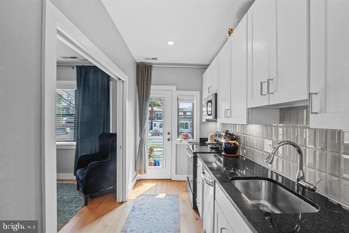 833 19TH ST NE #3, WASHINGTON, District Of Columbia 20002, 2 Bedrooms Bedrooms, 3 Rooms Rooms,1 BathroomBathrooms,Residential,For sale,833 19TH ST NE #3,DCDC2235434 MLS # DCDC2235434