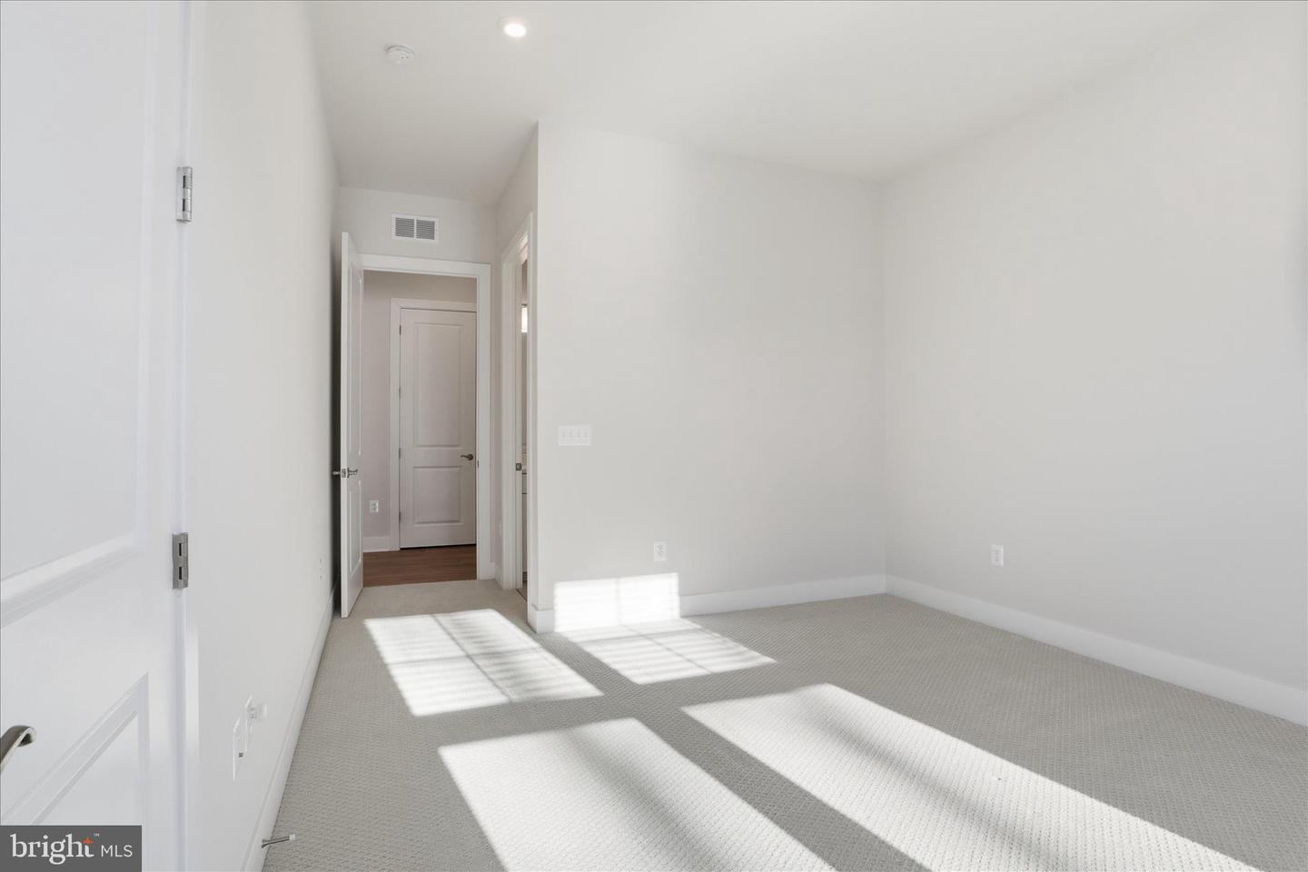 8781 BEECHNUT SPRINGS WAY, MANASSAS, Virginia 20112, 6 Bedrooms Bedrooms, ,5 BathroomsBathrooms,Residential,For sale,8781 BEECHNUT SPRINGS WAY,VAPW2109528 MLS # VAPW2109528