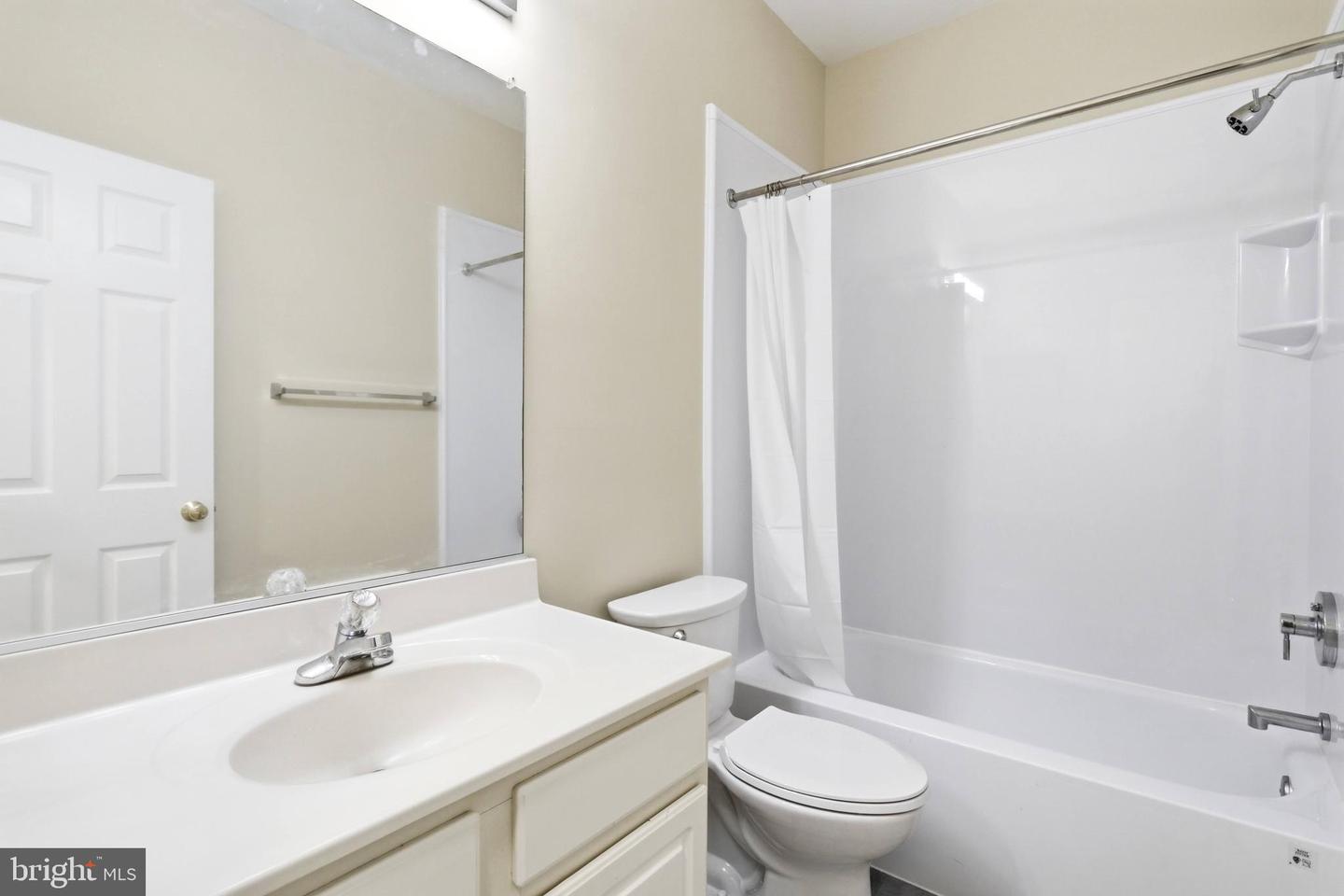 21856 GOODWOOD TER, ASHBURN, Virginia 20147, 2 Bedrooms Bedrooms, ,2 BathroomsBathrooms,Residential,For sale,21856 GOODWOOD TER,VALO2113358 MLS # VALO2113358