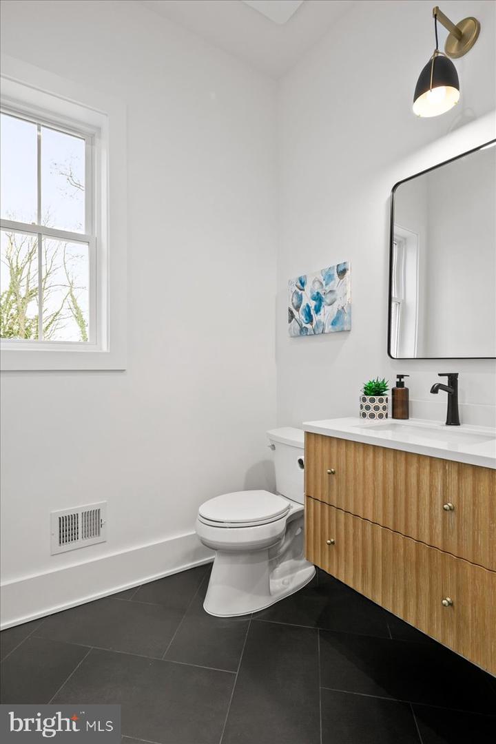 3411 17TH ST N, ARLINGTON, Virginia 22207, 5 Bedrooms Bedrooms, ,4 BathroomsBathrooms,Residential,For sale,3411 17TH ST N,VAAR2067438 MLS # VAAR2067438