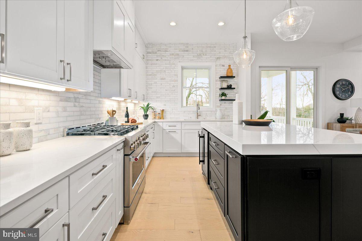 3411 17TH ST N, ARLINGTON, Virginia 22207, 5 Bedrooms Bedrooms, ,4 BathroomsBathrooms,Residential,For sale,3411 17TH ST N,VAAR2067438 MLS # VAAR2067438