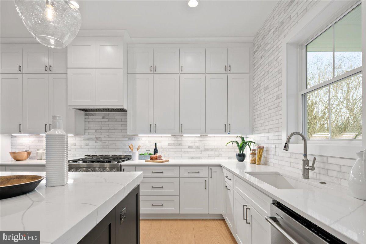 3411 17TH ST N, ARLINGTON, Virginia 22207, 5 Bedrooms Bedrooms, ,4 BathroomsBathrooms,Residential,For sale,3411 17TH ST N,VAAR2067438 MLS # VAAR2067438