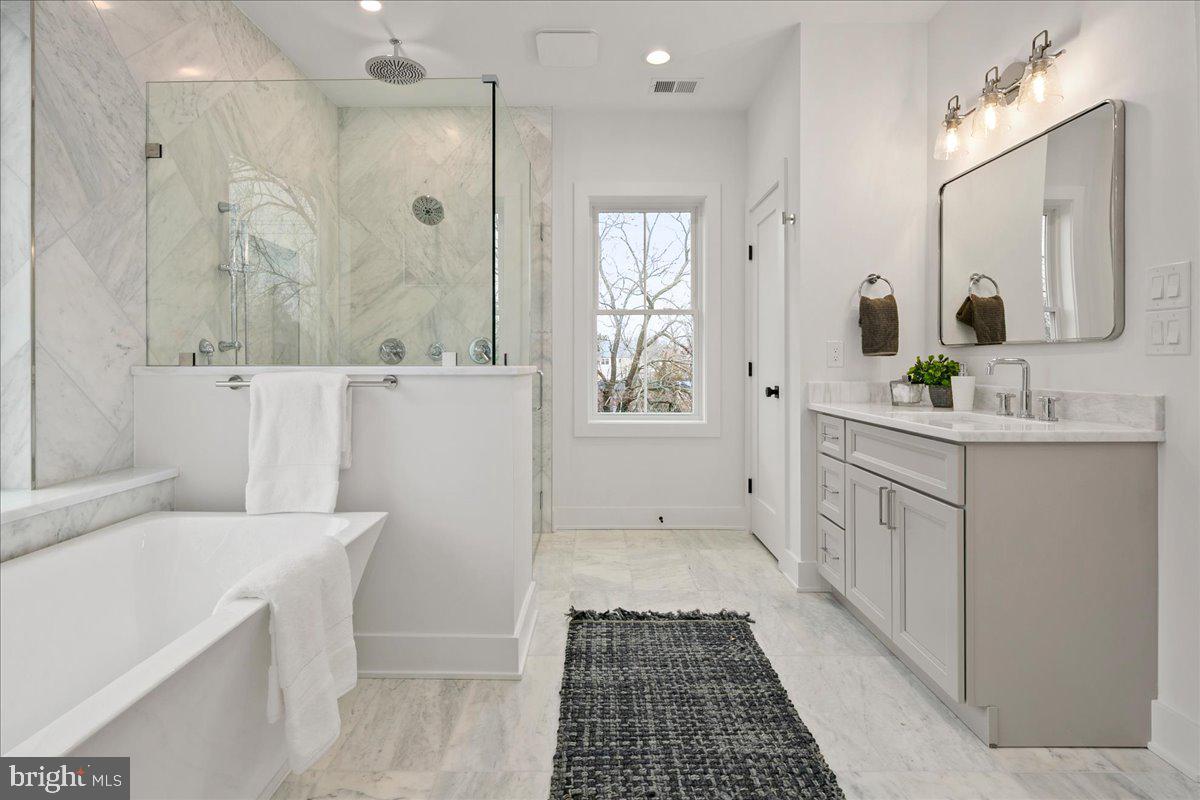 3411 17TH ST N, ARLINGTON, Virginia 22207, 5 Bedrooms Bedrooms, ,4 BathroomsBathrooms,Residential,For sale,3411 17TH ST N,VAAR2067438 MLS # VAAR2067438