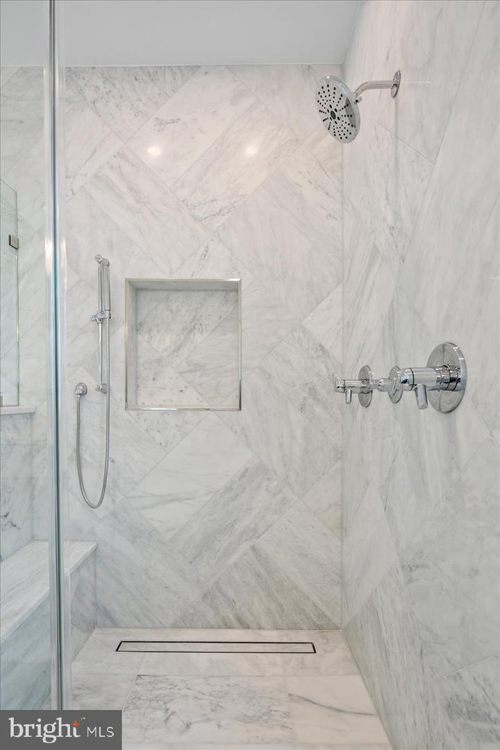 3411 17TH ST N, ARLINGTON, Virginia 22207, 5 Bedrooms Bedrooms, ,4 BathroomsBathrooms,Residential,For sale,3411 17TH ST N,VAAR2067438 MLS # VAAR2067438