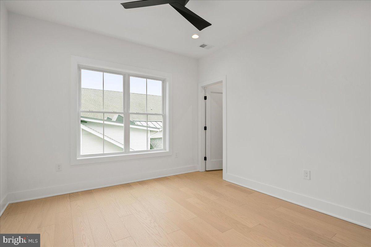 3411 17TH ST N, ARLINGTON, Virginia 22207, 5 Bedrooms Bedrooms, ,4 BathroomsBathrooms,Residential,For sale,3411 17TH ST N,VAAR2067438 MLS # VAAR2067438