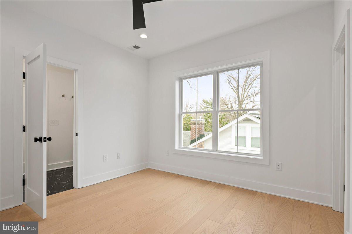 3411 17TH ST N, ARLINGTON, Virginia 22207, 5 Bedrooms Bedrooms, ,4 BathroomsBathrooms,Residential,For sale,3411 17TH ST N,VAAR2067438 MLS # VAAR2067438