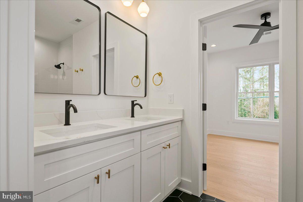 3411 17TH ST N, ARLINGTON, Virginia 22207, 5 Bedrooms Bedrooms, ,4 BathroomsBathrooms,Residential,For sale,3411 17TH ST N,VAAR2067438 MLS # VAAR2067438