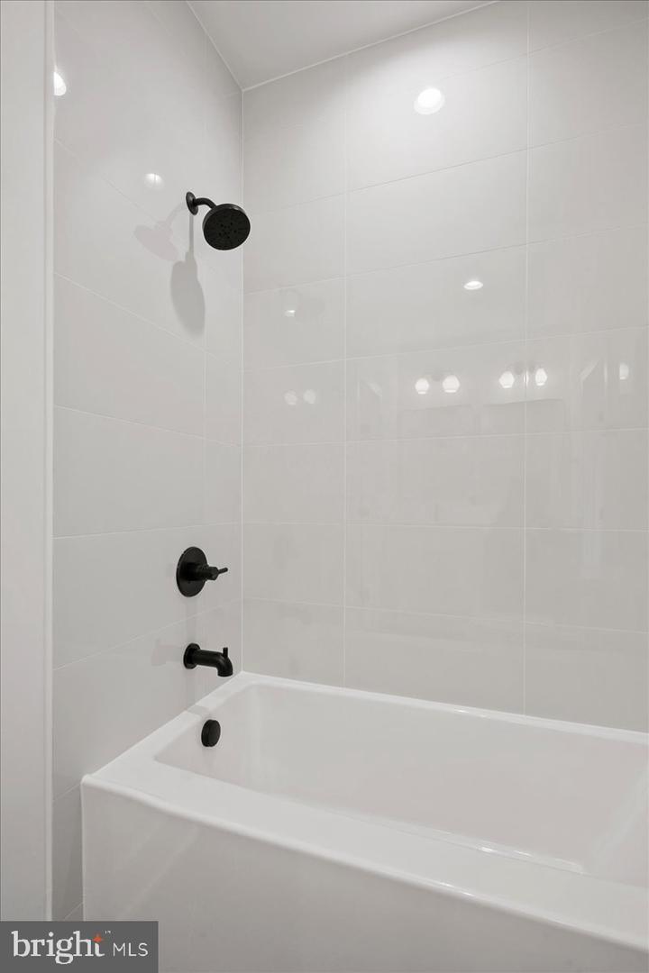 3411 17TH ST N, ARLINGTON, Virginia 22207, 5 Bedrooms Bedrooms, ,4 BathroomsBathrooms,Residential,For sale,3411 17TH ST N,VAAR2067438 MLS # VAAR2067438