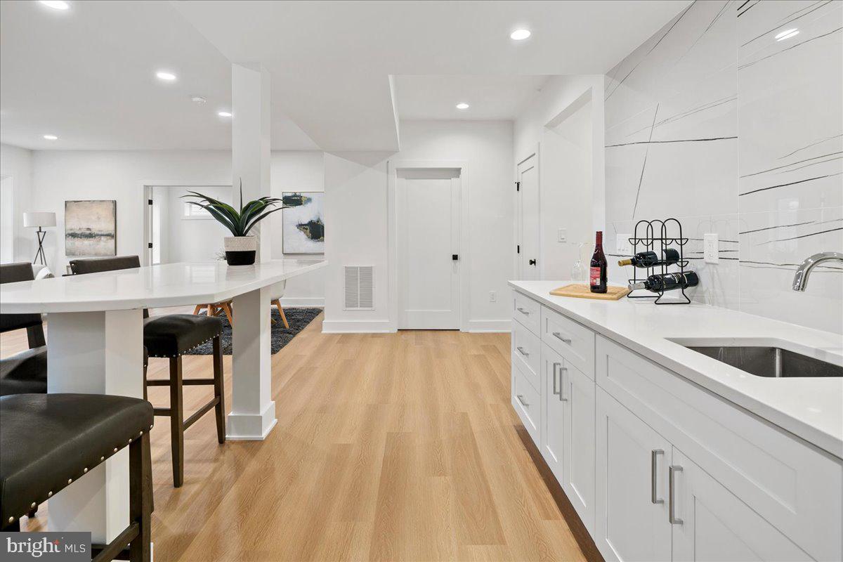 3411 17TH ST N, ARLINGTON, Virginia 22207, 5 Bedrooms Bedrooms, ,4 BathroomsBathrooms,Residential,For sale,3411 17TH ST N,VAAR2067438 MLS # VAAR2067438