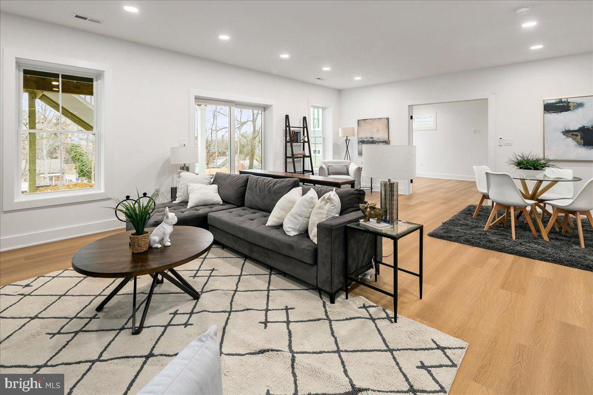 3411 17TH ST N, ARLINGTON, Virginia 22207, 5 Bedrooms Bedrooms, ,4 BathroomsBathrooms,Residential,For sale,3411 17TH ST N,VAAR2067438 MLS # VAAR2067438