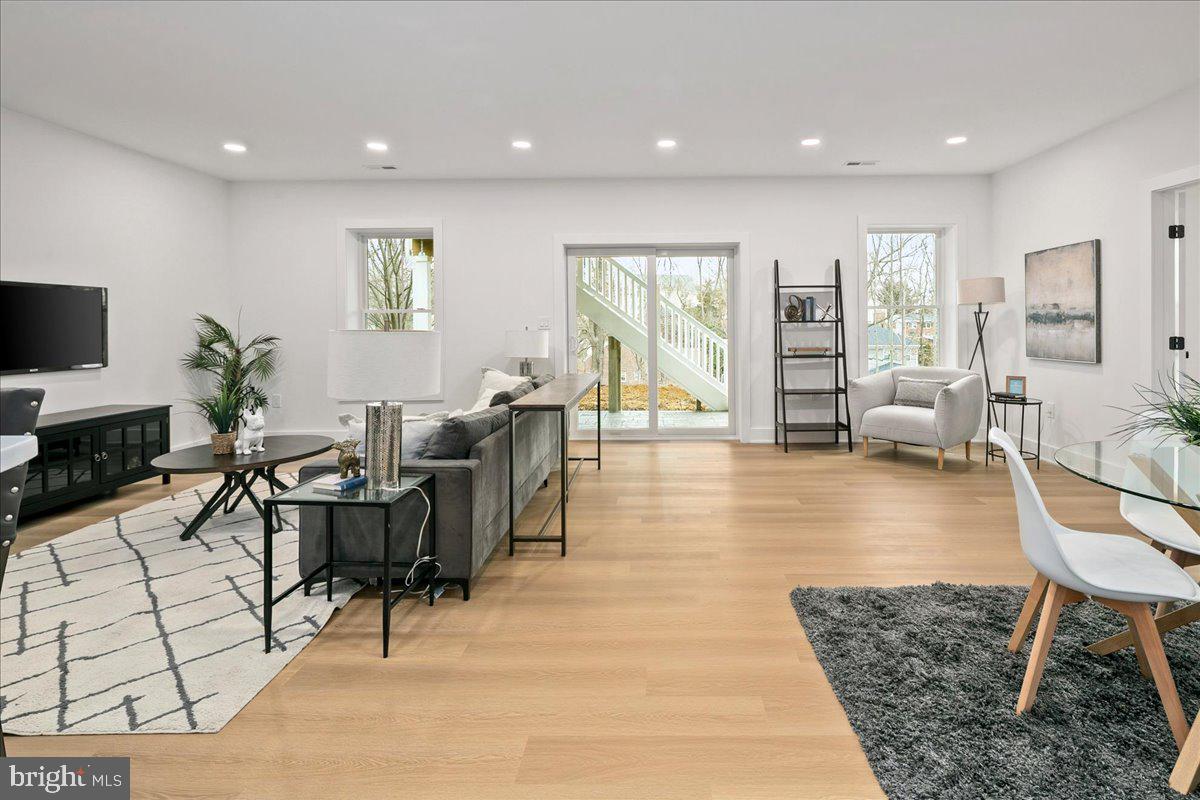 3411 17TH ST N, ARLINGTON, Virginia 22207, 5 Bedrooms Bedrooms, ,4 BathroomsBathrooms,Residential,For sale,3411 17TH ST N,VAAR2067438 MLS # VAAR2067438