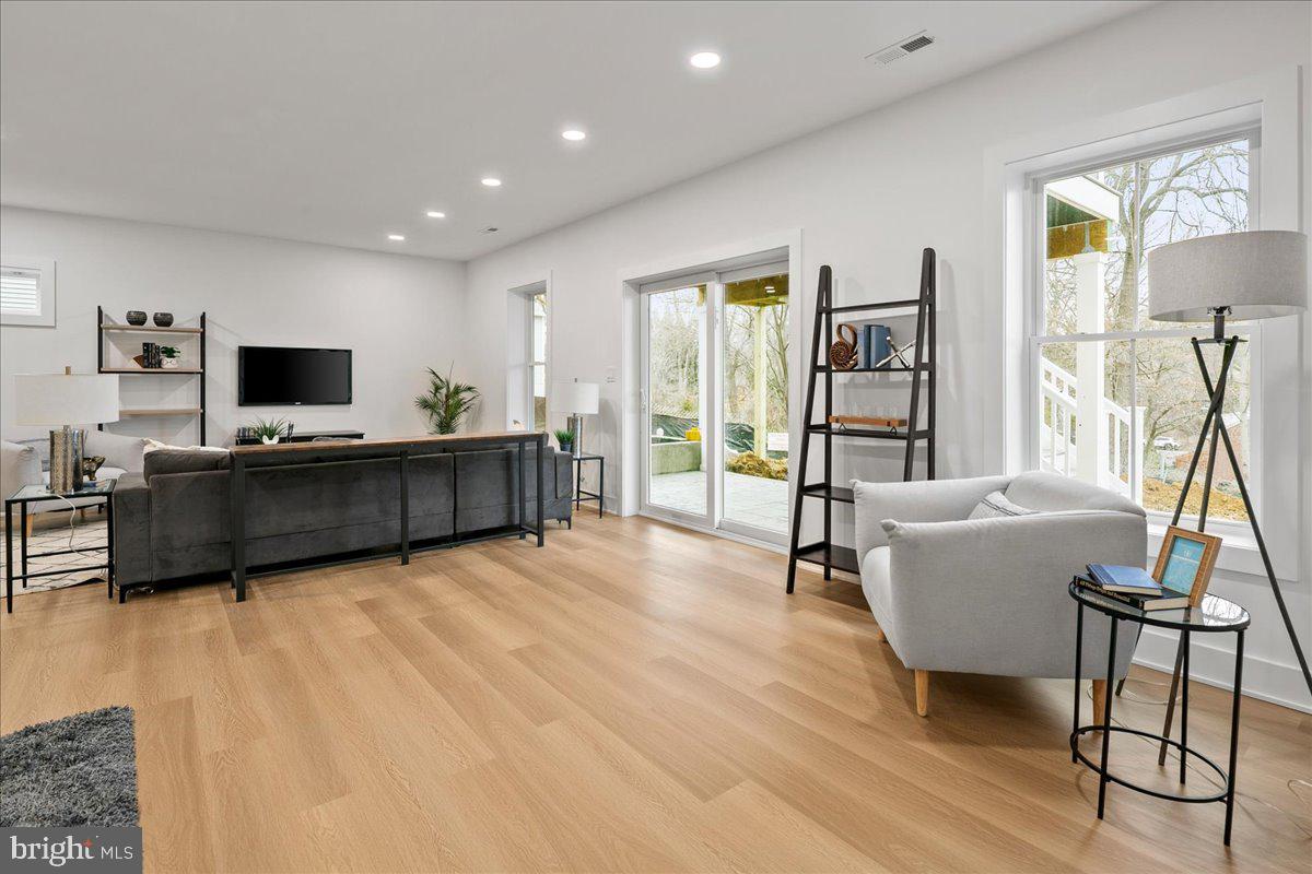 3411 17TH ST N, ARLINGTON, Virginia 22207, 5 Bedrooms Bedrooms, ,4 BathroomsBathrooms,Residential,For sale,3411 17TH ST N,VAAR2067438 MLS # VAAR2067438