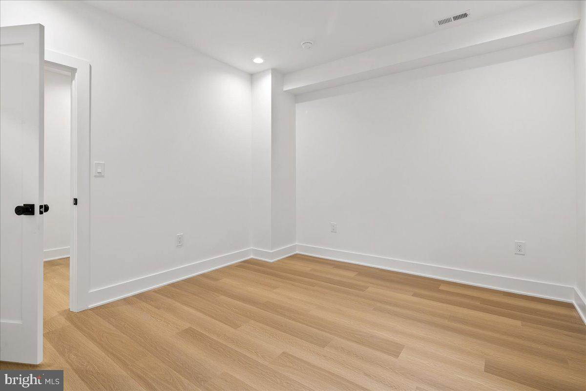 3411 17TH ST N, ARLINGTON, Virginia 22207, 5 Bedrooms Bedrooms, ,4 BathroomsBathrooms,Residential,For sale,3411 17TH ST N,VAAR2067438 MLS # VAAR2067438