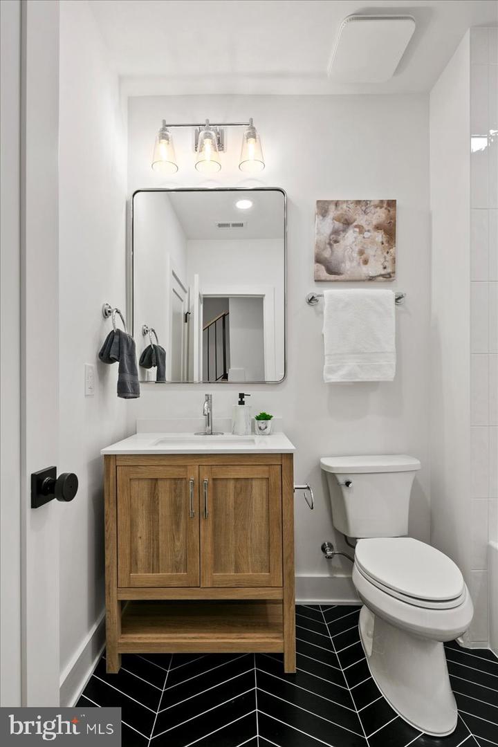 3411 17TH ST N, ARLINGTON, Virginia 22207, 5 Bedrooms Bedrooms, ,4 BathroomsBathrooms,Residential,For sale,3411 17TH ST N,VAAR2067438 MLS # VAAR2067438