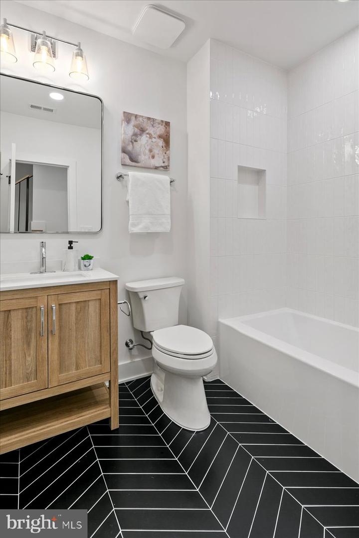 3411 17TH ST N, ARLINGTON, Virginia 22207, 5 Bedrooms Bedrooms, ,4 BathroomsBathrooms,Residential,For sale,3411 17TH ST N,VAAR2067438 MLS # VAAR2067438