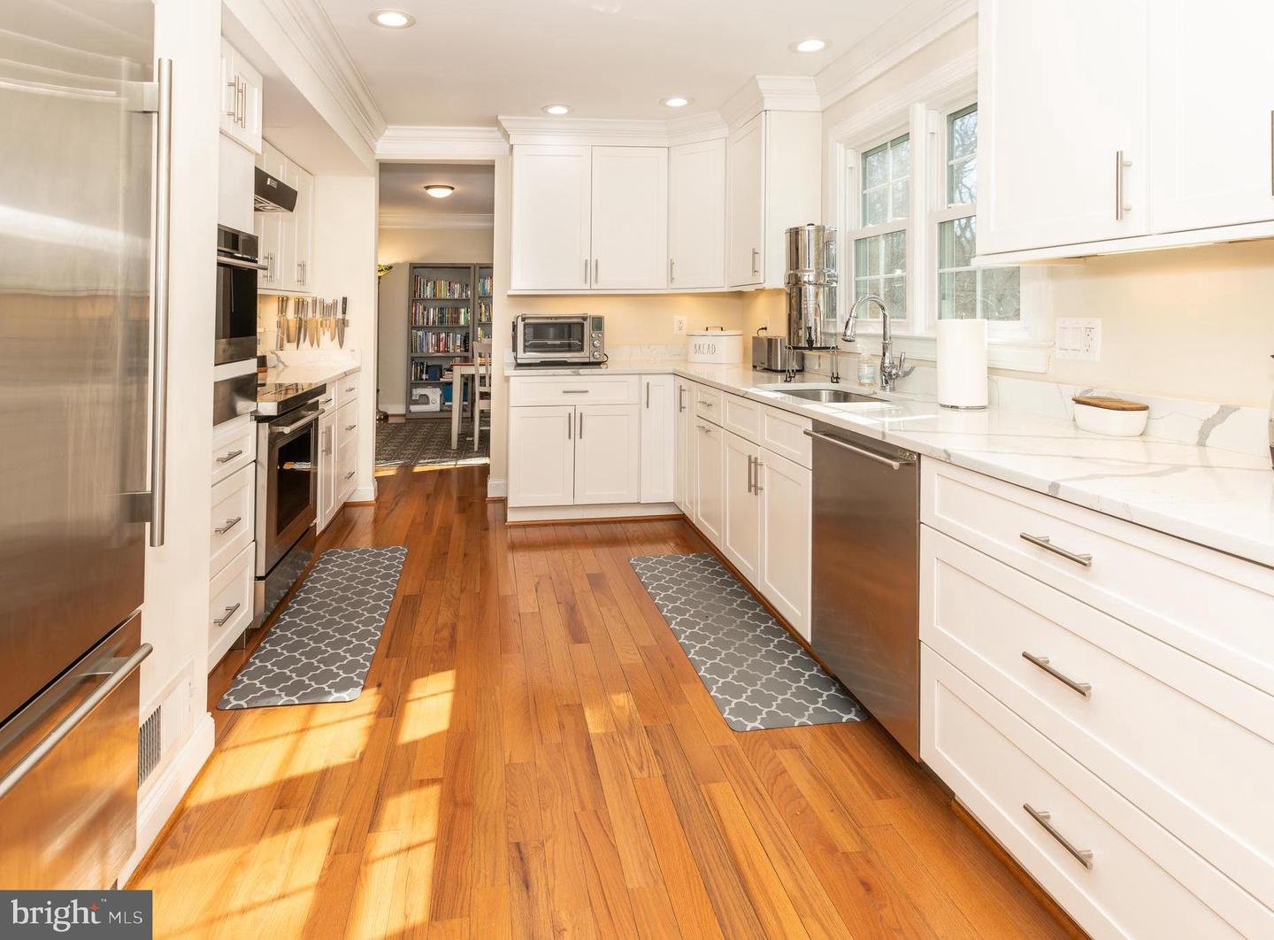 9813 FOSBAK DR, VIENNA, Virginia 22182, 5 Bedrooms Bedrooms, ,4 BathroomsBathrooms,Residential,For sale,9813 FOSBAK DR,VAFX2285590 MLS # VAFX2285590