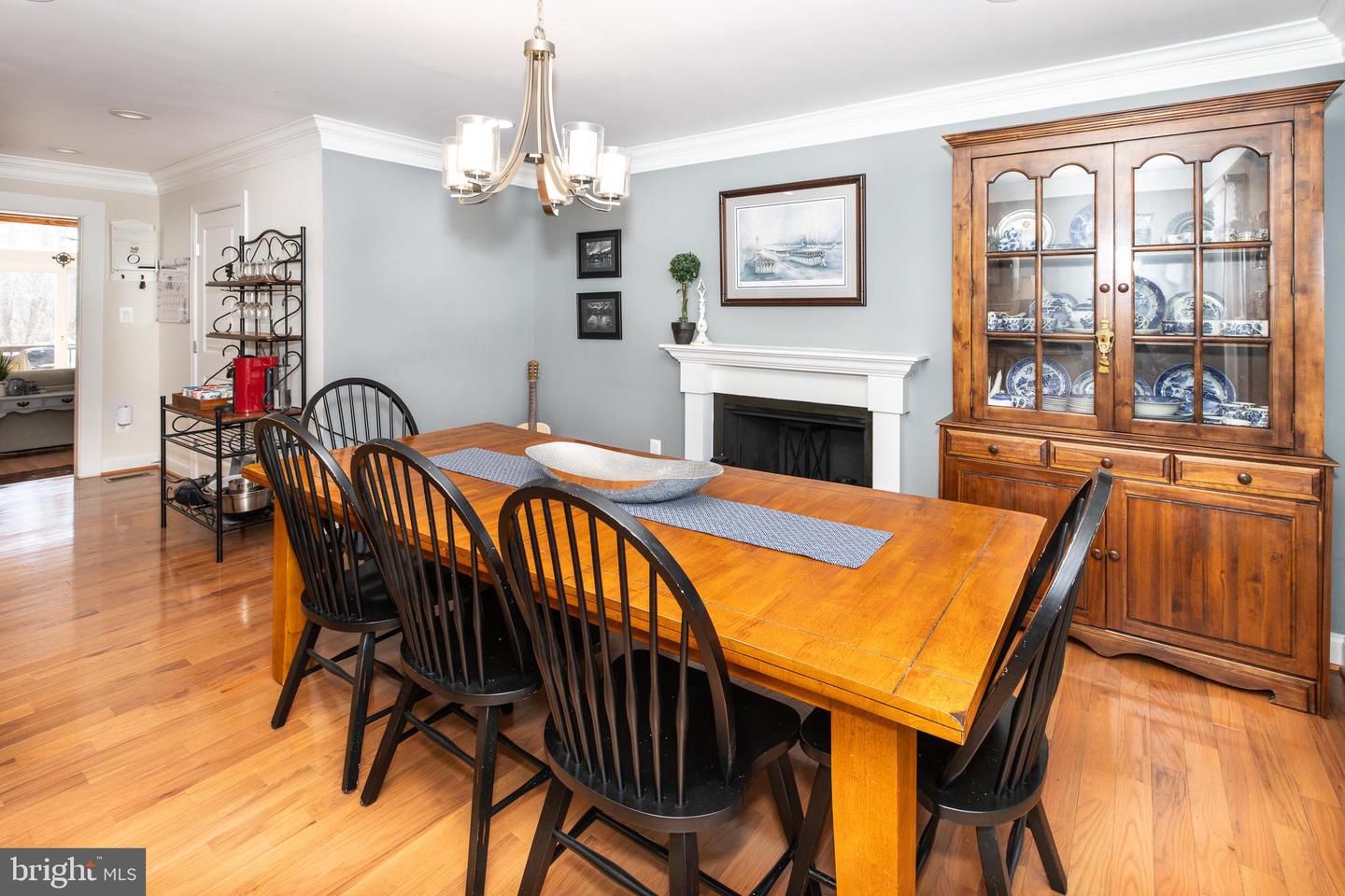 9813 FOSBAK DR, VIENNA, Virginia 22182, 5 Bedrooms Bedrooms, ,4 BathroomsBathrooms,Residential,For sale,9813 FOSBAK DR,VAFX2285590 MLS # VAFX2285590