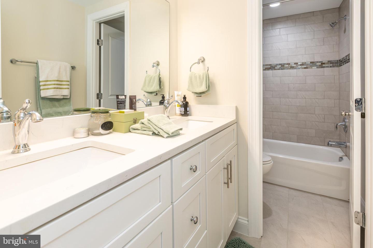 9813 FOSBAK DR, VIENNA, Virginia 22182, 5 Bedrooms Bedrooms, ,4 BathroomsBathrooms,Residential,For sale,9813 FOSBAK DR,VAFX2285590 MLS # VAFX2285590