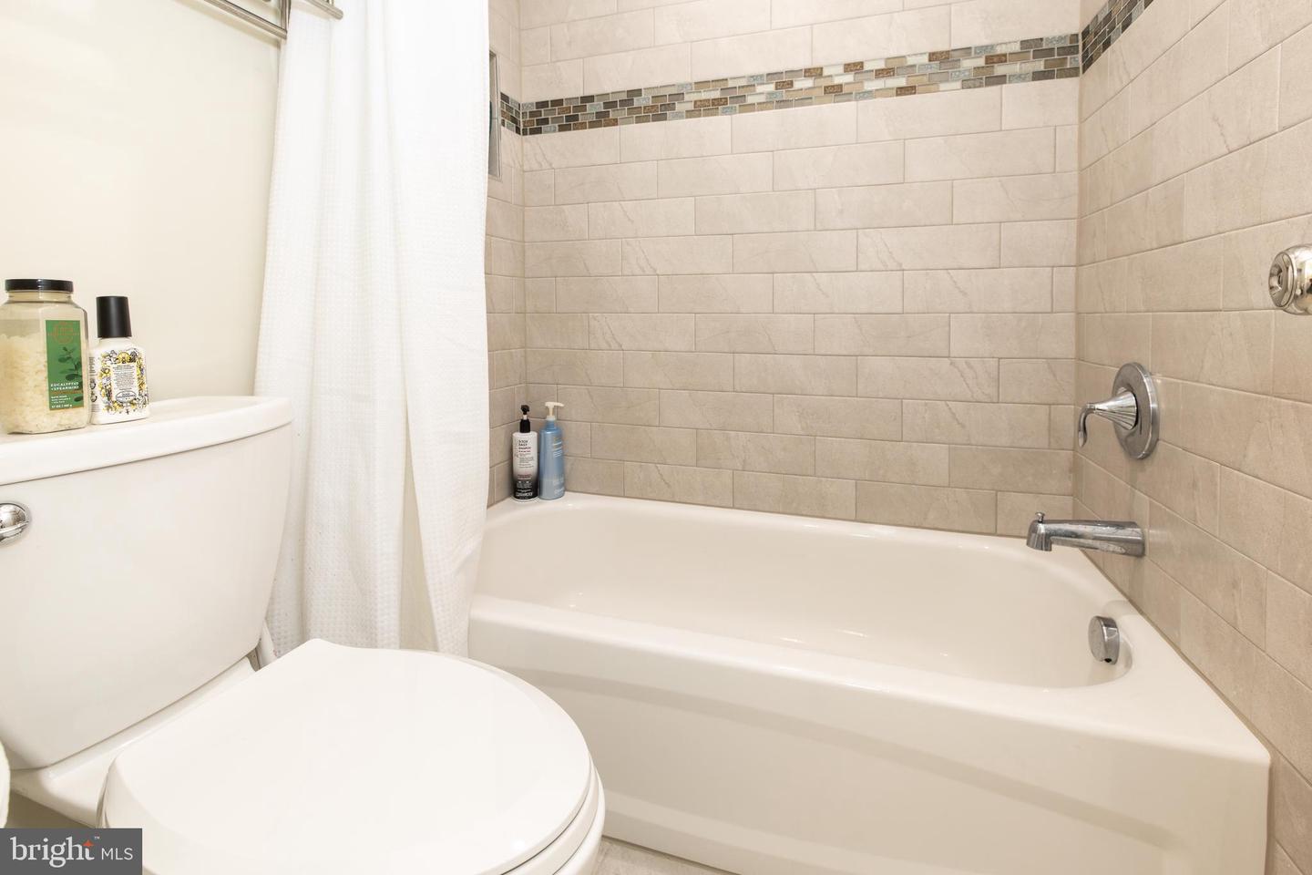 9813 FOSBAK DR, VIENNA, Virginia 22182, 5 Bedrooms Bedrooms, ,4 BathroomsBathrooms,Residential,For sale,9813 FOSBAK DR,VAFX2285590 MLS # VAFX2285590