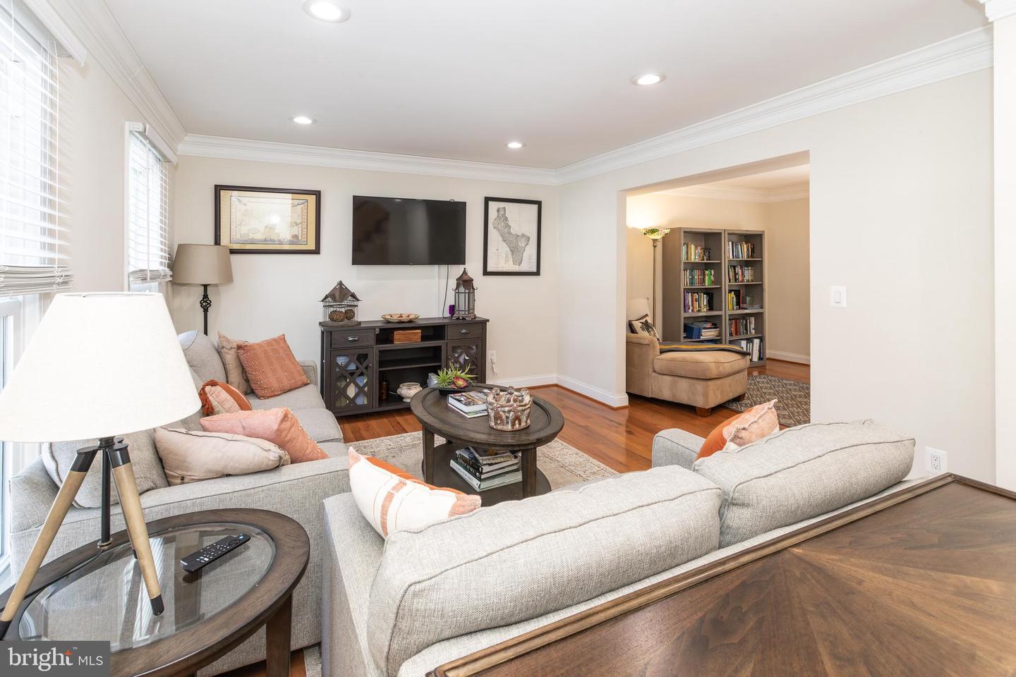 9813 FOSBAK DR, VIENNA, Virginia 22182, 5 Bedrooms Bedrooms, ,4 BathroomsBathrooms,Residential,For sale,9813 FOSBAK DR,VAFX2285590 MLS # VAFX2285590