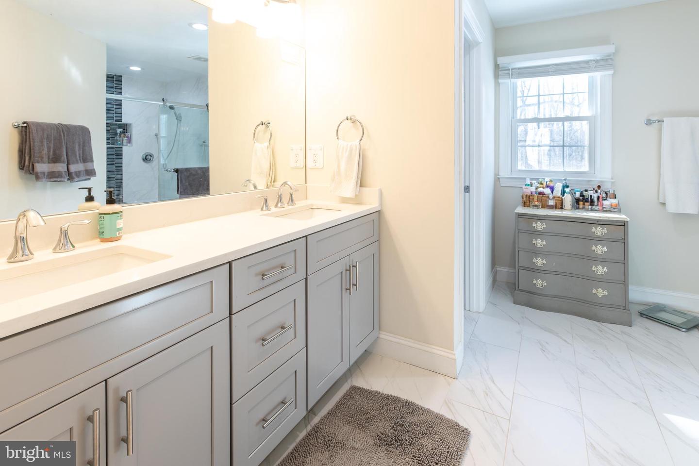 9813 FOSBAK DR, VIENNA, Virginia 22182, 5 Bedrooms Bedrooms, ,4 BathroomsBathrooms,Residential,For sale,9813 FOSBAK DR,VAFX2285590 MLS # VAFX2285590