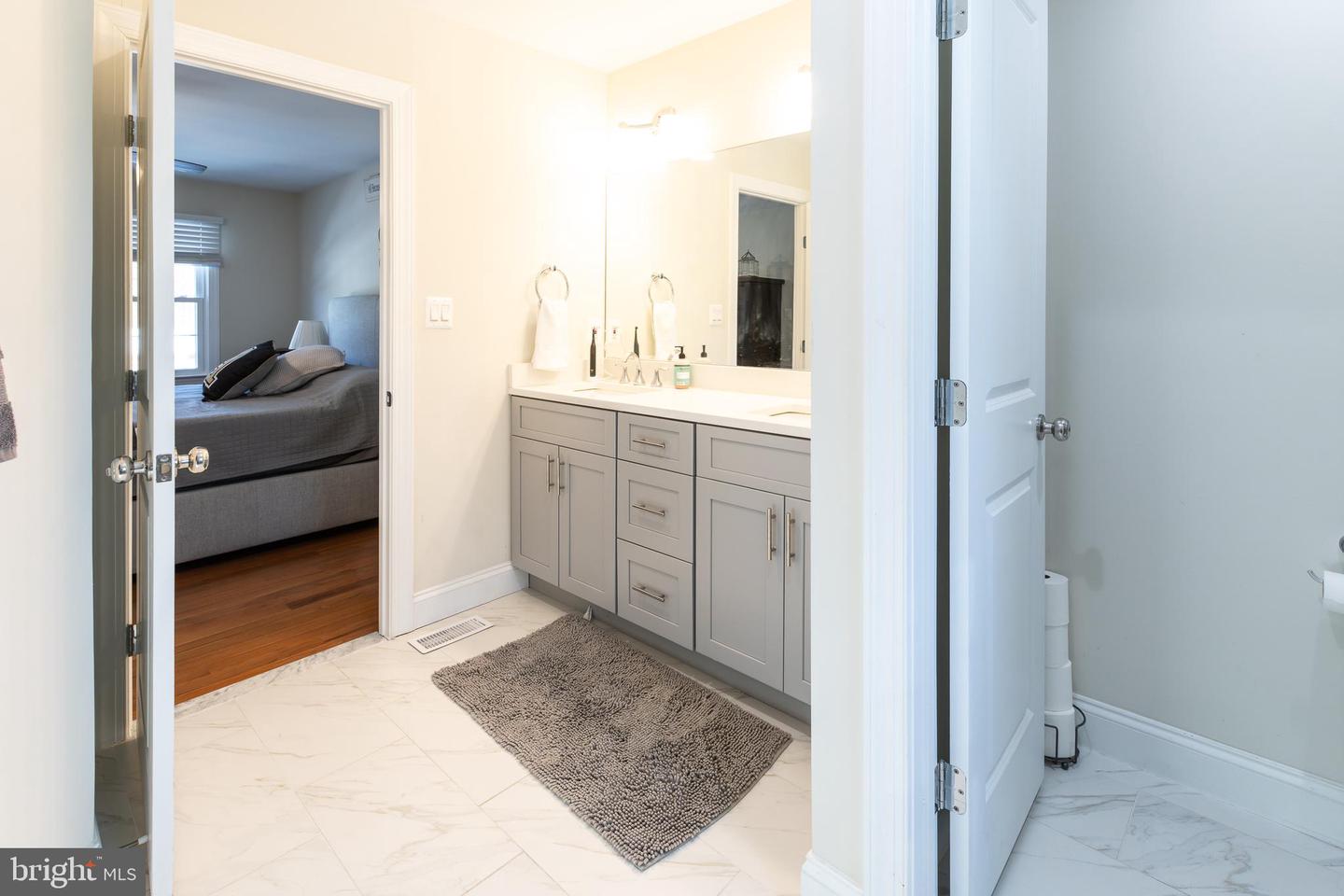 9813 FOSBAK DR, VIENNA, Virginia 22182, 5 Bedrooms Bedrooms, ,4 BathroomsBathrooms,Residential,For sale,9813 FOSBAK DR,VAFX2285590 MLS # VAFX2285590