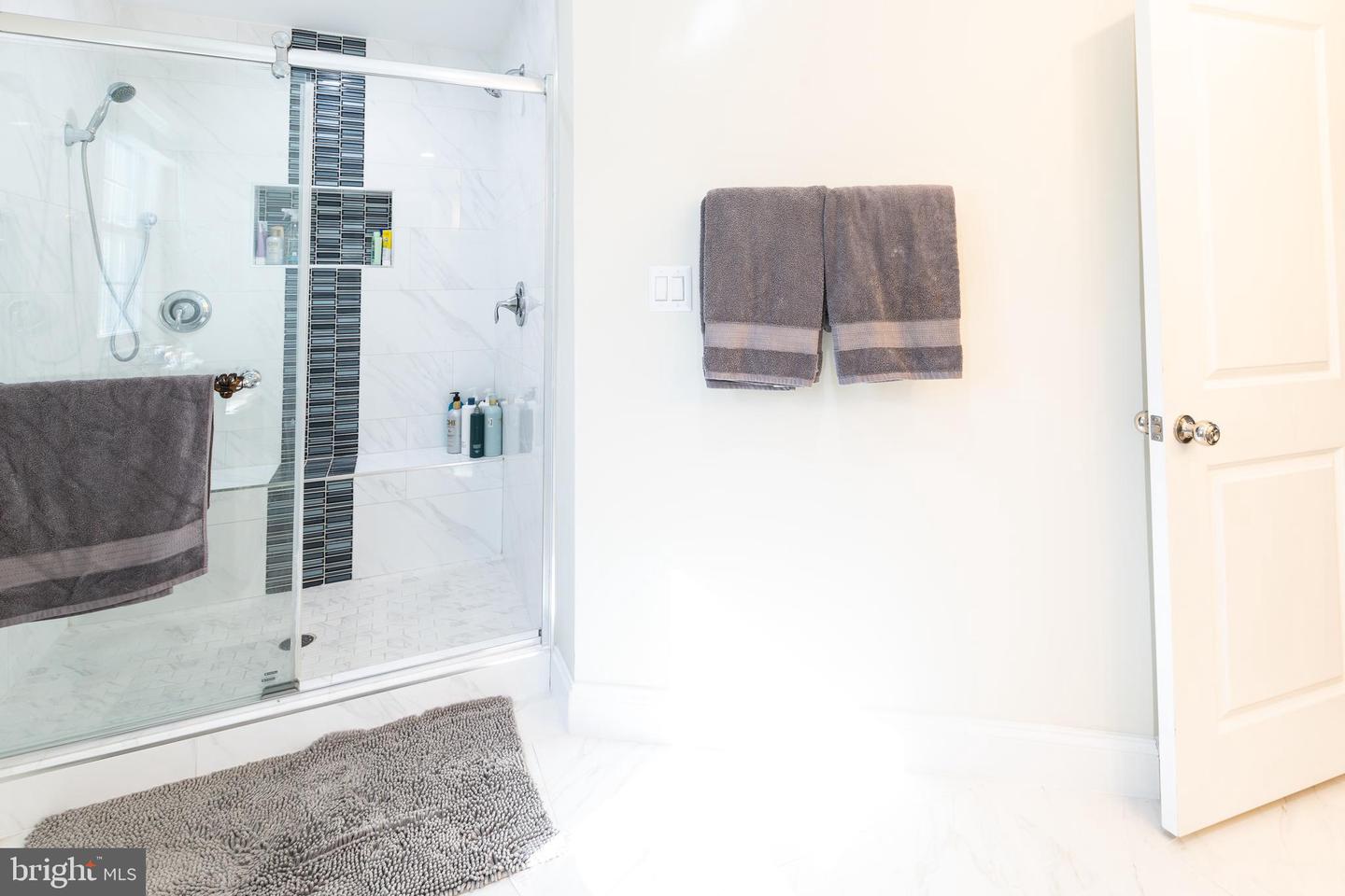 9813 FOSBAK DR, VIENNA, Virginia 22182, 5 Bedrooms Bedrooms, ,4 BathroomsBathrooms,Residential,For sale,9813 FOSBAK DR,VAFX2285590 MLS # VAFX2285590