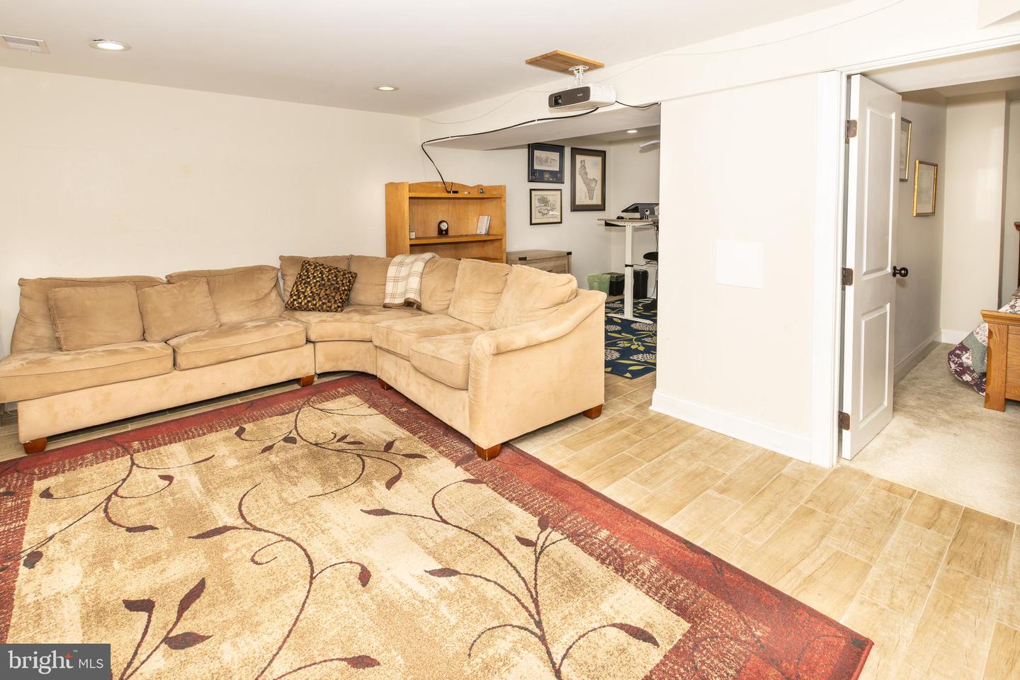 9813 FOSBAK DR, VIENNA, Virginia 22182, 5 Bedrooms Bedrooms, ,4 BathroomsBathrooms,Residential,For sale,9813 FOSBAK DR,VAFX2285590 MLS # VAFX2285590