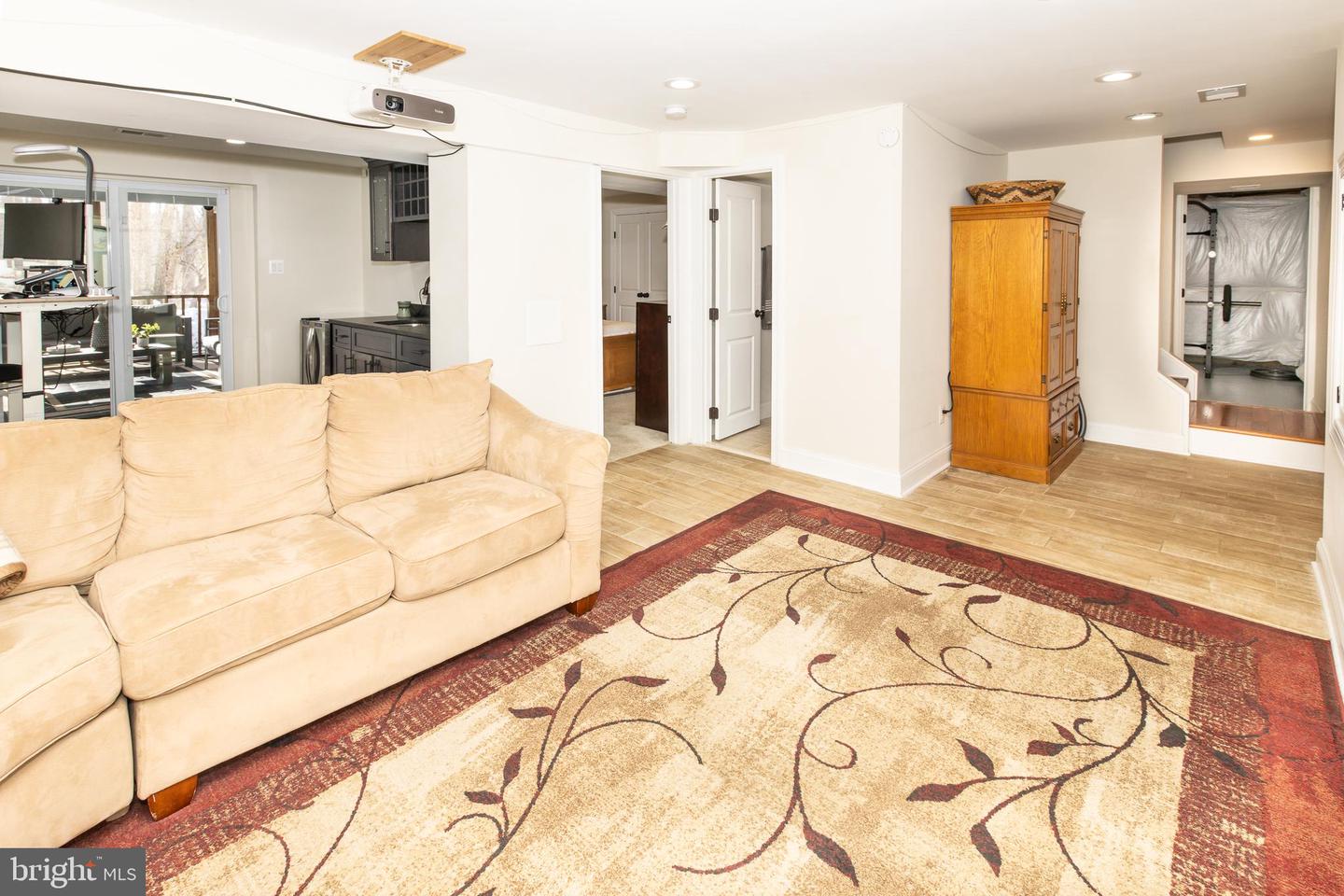 9813 FOSBAK DR, VIENNA, Virginia 22182, 5 Bedrooms Bedrooms, ,4 BathroomsBathrooms,Residential,For sale,9813 FOSBAK DR,VAFX2285590 MLS # VAFX2285590