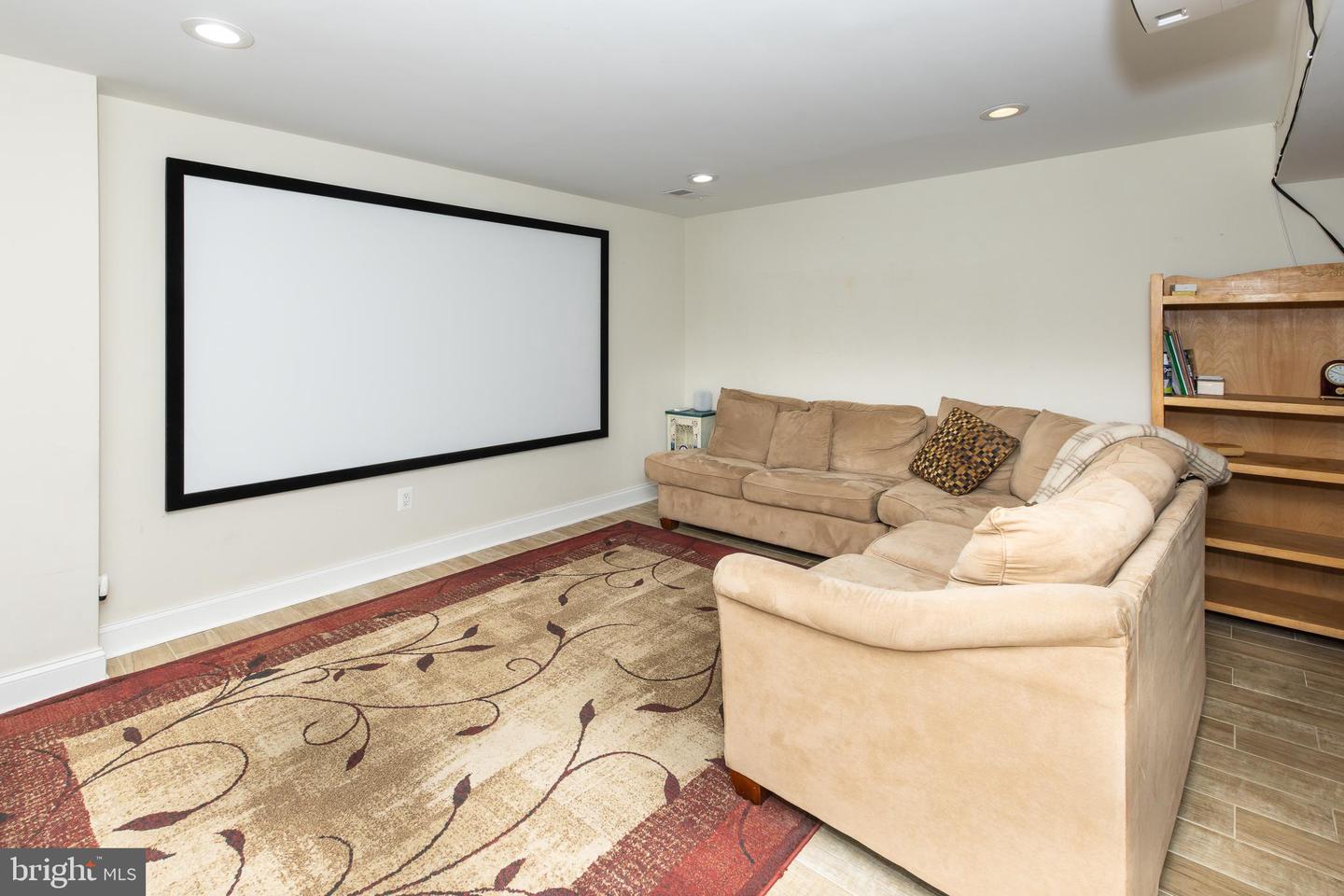 9813 FOSBAK DR, VIENNA, Virginia 22182, 5 Bedrooms Bedrooms, ,4 BathroomsBathrooms,Residential,For sale,9813 FOSBAK DR,VAFX2285590 MLS # VAFX2285590