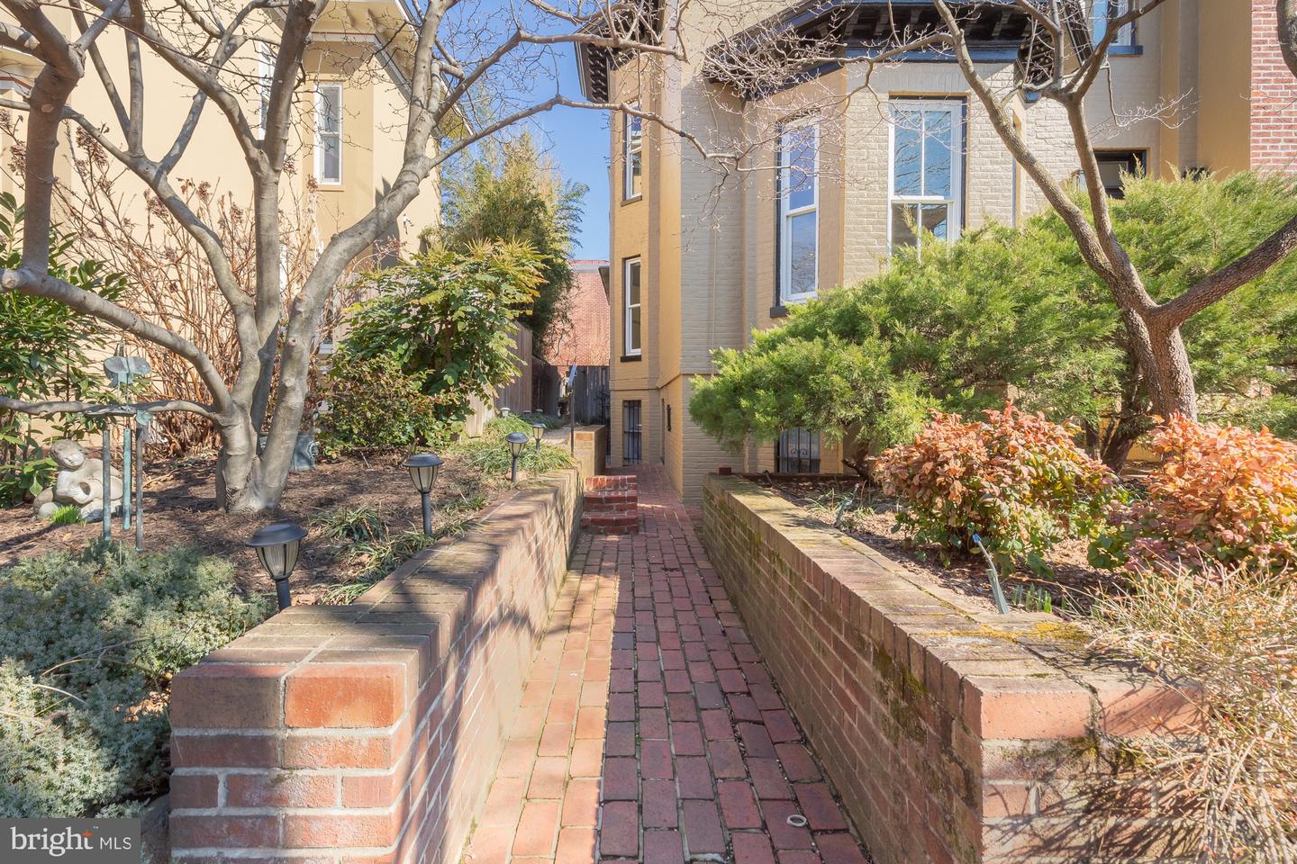 101 6TH ST NE, WASHINGTON, District Of Columbia 20002, 4 Bedrooms Bedrooms, 7 Rooms Rooms,3 BathroomsBathrooms,Residential,For sale,101 6TH ST NE,DCDC2241396 MLS # DCDC2241396