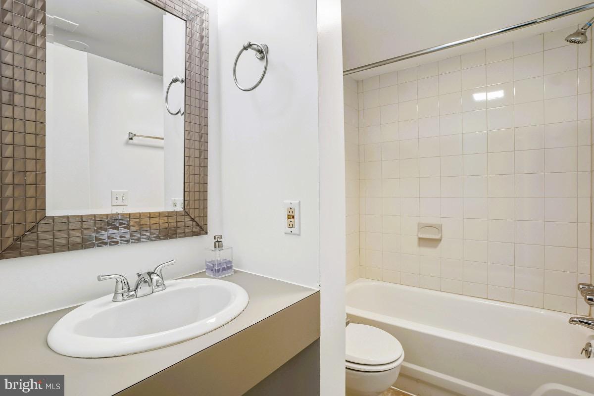 101 6TH ST NE, WASHINGTON, District Of Columbia 20002, 4 Bedrooms Bedrooms, 7 Rooms Rooms,3 BathroomsBathrooms,Residential,For sale,101 6TH ST NE,DCDC2241396 MLS # DCDC2241396