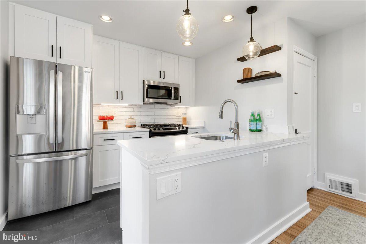 2845 MONROE ST, FALLS CHURCH, Virginia 22042, 4 Bedrooms Bedrooms, ,2 BathroomsBathrooms,Residential,For sale,2845 MONROE ST,VAFX2286020 MLS # VAFX2286020