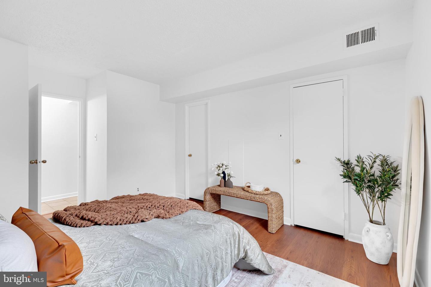 11637 STONEVIEW SQ #83/2B, RESTON, Virginia 20191, 2 Bedrooms Bedrooms, ,2 BathroomsBathrooms,Residential,For sale,11637 STONEVIEW SQ #83/2B,VAFX2286854 MLS # VAFX2286854