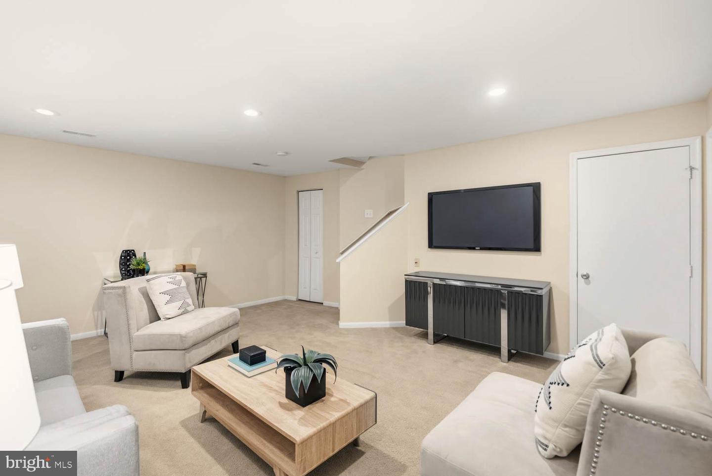 6102 KENDRA WAY, CENTREVILLE, Virginia 20121, 3 Bedrooms Bedrooms, 13 Rooms Rooms,3 BathroomsBathrooms,Residential,For sale,6102 KENDRA WAY,VAFX2286984 MLS # VAFX2286984