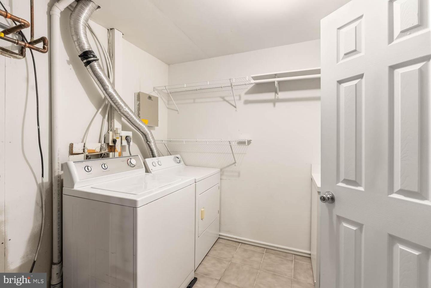 6102 KENDRA WAY, CENTREVILLE, Virginia 20121, 3 Bedrooms Bedrooms, 13 Rooms Rooms,3 BathroomsBathrooms,Residential,For sale,6102 KENDRA WAY,VAFX2286984 MLS # VAFX2286984