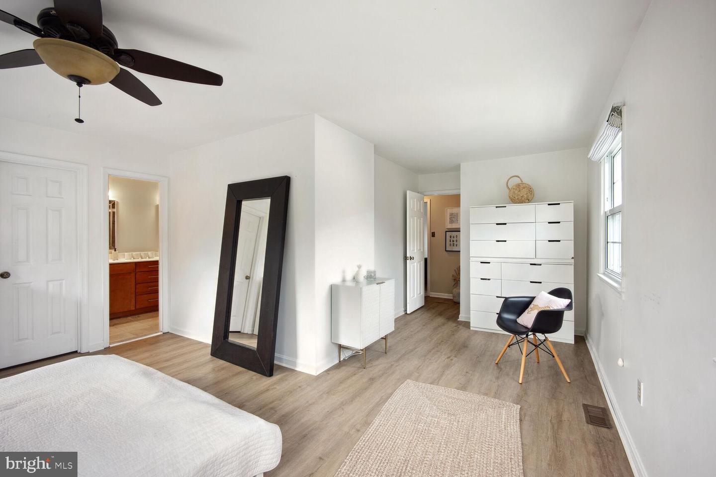 7136 LAKE COVE DR, ALEXANDRIA, Virginia 22315, 3 Bedrooms Bedrooms, 6 Rooms Rooms,2 BathroomsBathrooms,Residential,For sale,7136 LAKE COVE DR,VAFX2286994 MLS # VAFX2286994