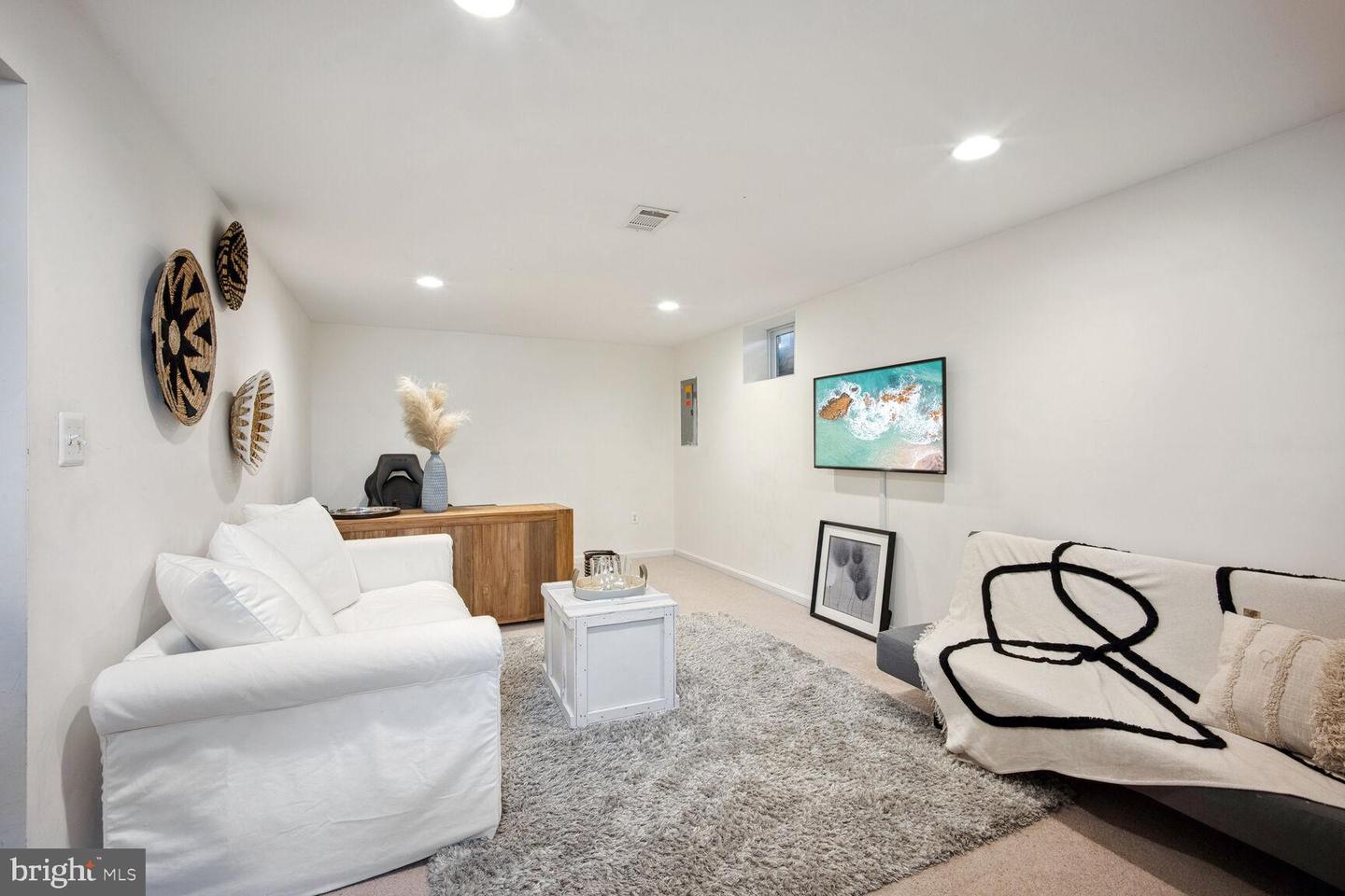 7136 LAKE COVE DR, ALEXANDRIA, Virginia 22315, 3 Bedrooms Bedrooms, 6 Rooms Rooms,2 BathroomsBathrooms,Residential,For sale,7136 LAKE COVE DR,VAFX2286994 MLS # VAFX2286994