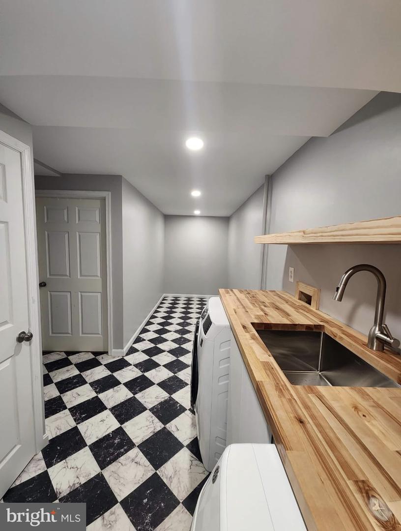 7136 LAKE COVE DR, ALEXANDRIA, Virginia 22315, 3 Bedrooms Bedrooms, 6 Rooms Rooms,2 BathroomsBathrooms,Residential,For sale,7136 LAKE COVE DR,VAFX2286994 MLS # VAFX2286994