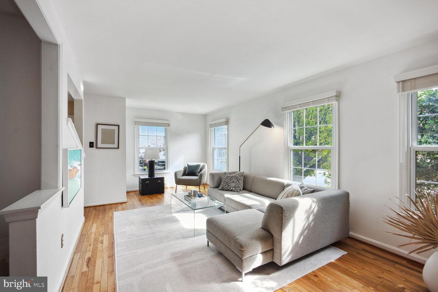 7136 LAKE COVE DR, ALEXANDRIA, Virginia 22315, 3 Bedrooms Bedrooms, 6 Rooms Rooms,2 BathroomsBathrooms,Residential,For sale,7136 LAKE COVE DR,VAFX2286994 MLS # VAFX2286994