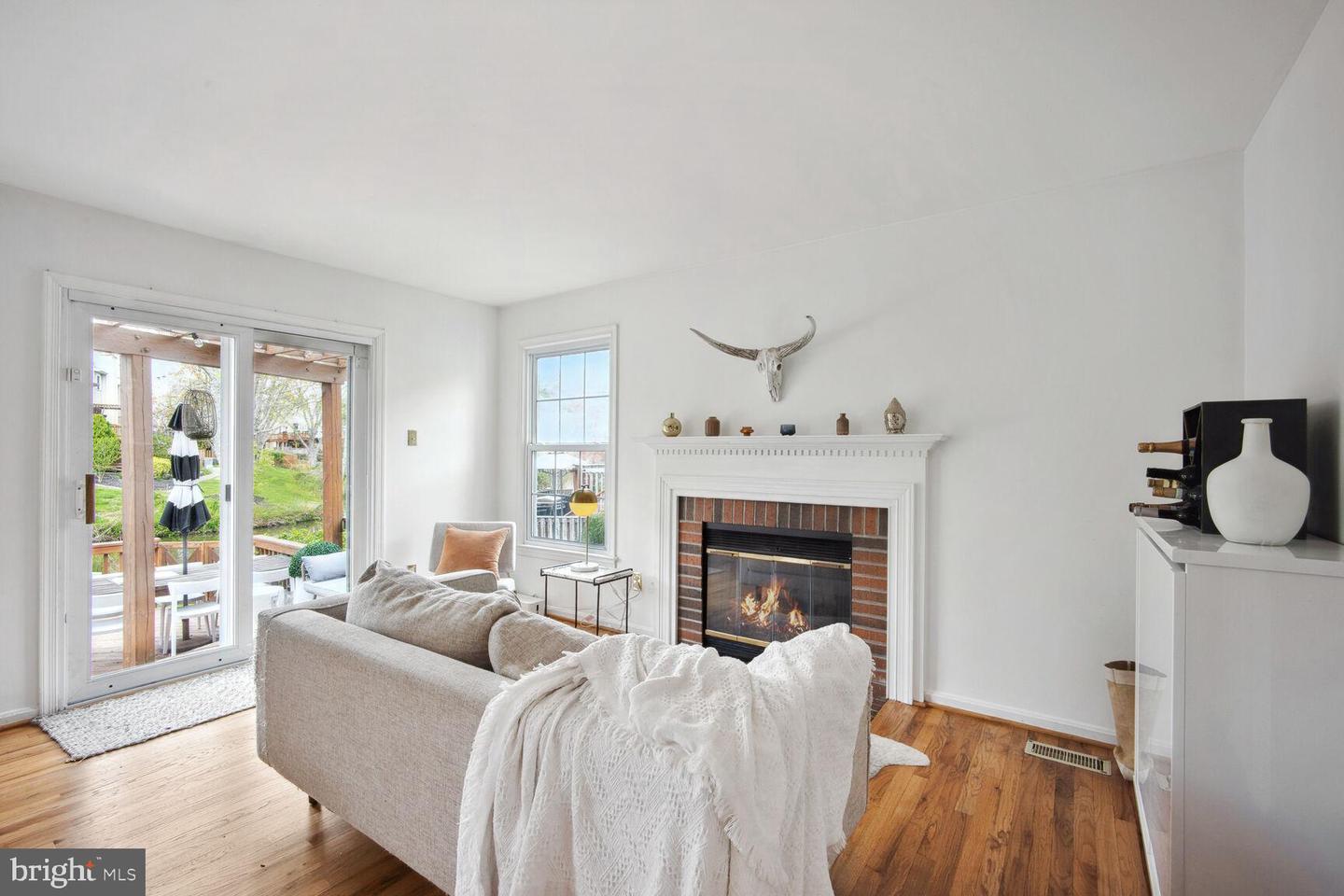 7136 LAKE COVE DR, ALEXANDRIA, Virginia 22315, 3 Bedrooms Bedrooms, 6 Rooms Rooms,2 BathroomsBathrooms,Residential,For sale,7136 LAKE COVE DR,VAFX2286994 MLS # VAFX2286994