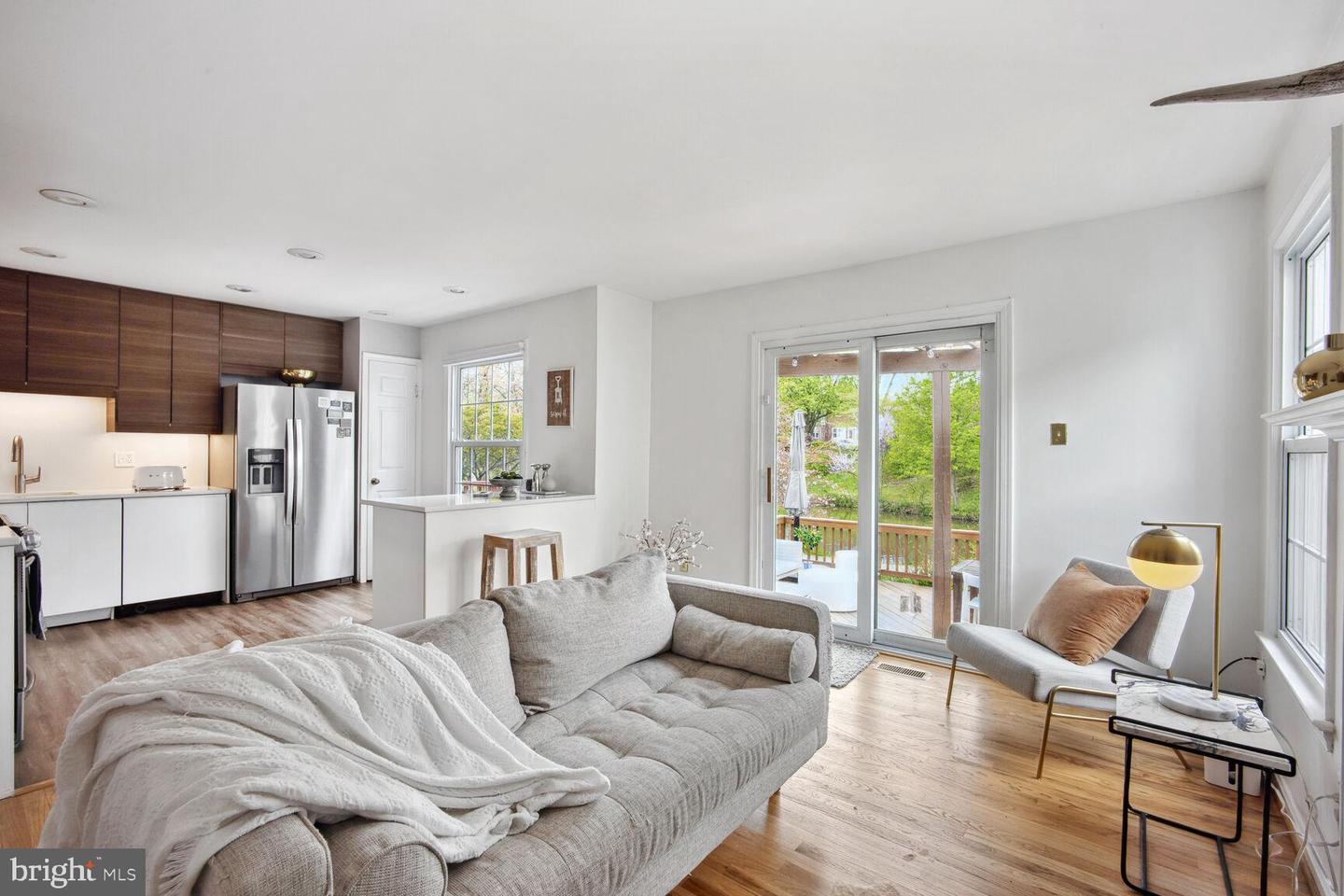 7136 LAKE COVE DR, ALEXANDRIA, Virginia 22315, 3 Bedrooms Bedrooms, 6 Rooms Rooms,2 BathroomsBathrooms,Residential,For sale,7136 LAKE COVE DR,VAFX2286994 MLS # VAFX2286994