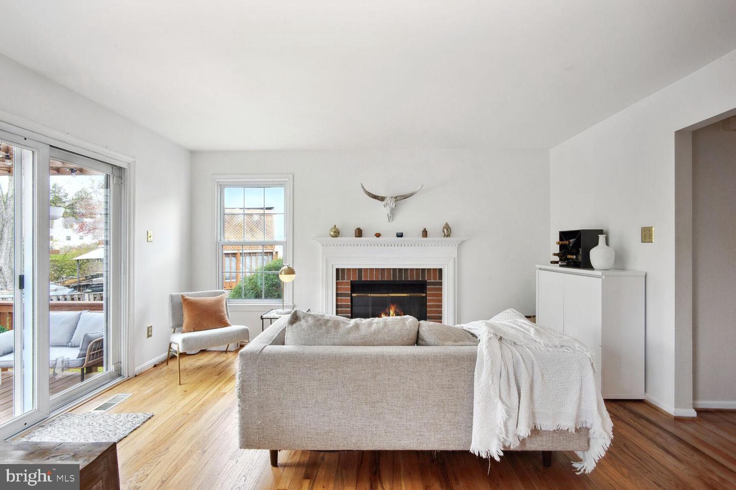 7136 LAKE COVE DR, ALEXANDRIA, Virginia 22315, 3 Bedrooms Bedrooms, 6 Rooms Rooms,2 BathroomsBathrooms,Residential,For sale,7136 LAKE COVE DR,VAFX2286994 MLS # VAFX2286994